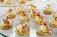 Canapés no pão de forma com creme moscovita