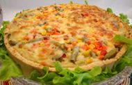 Torta de galinha com verduras